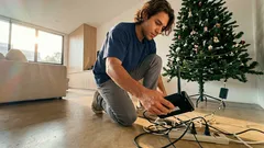 Por qué las luces navideñas pueden poner lento tu WiFi y cómo arreglarlo