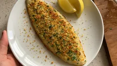 Lenguado al horno con costrita de ajo y perejil: ligero y listo en 30 minutos