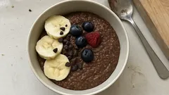 Pudín de chía con chocolate: cremoso, frío y listo en el refri